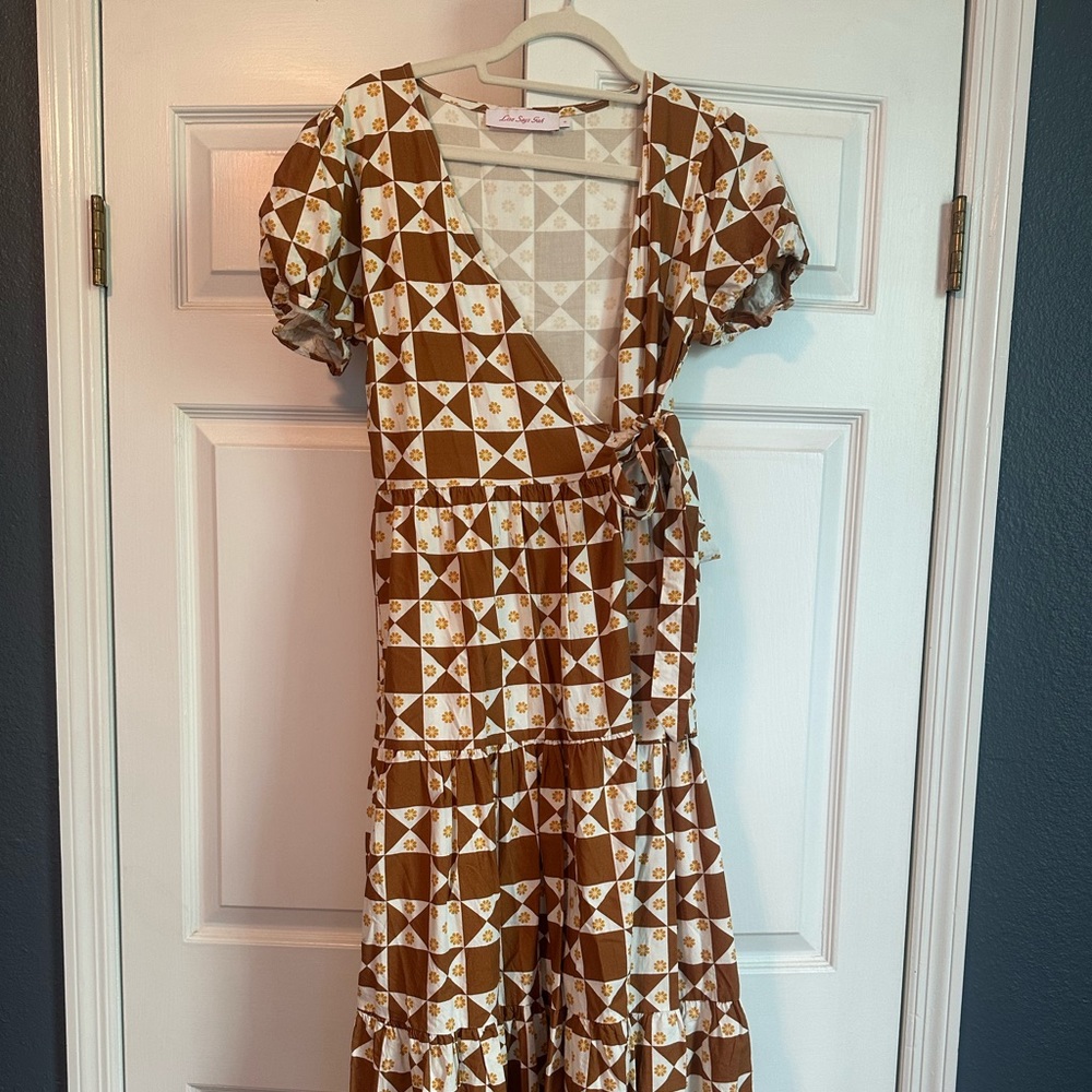 LISA SAYS GAH WRAP DRESS 🤎🤍💛